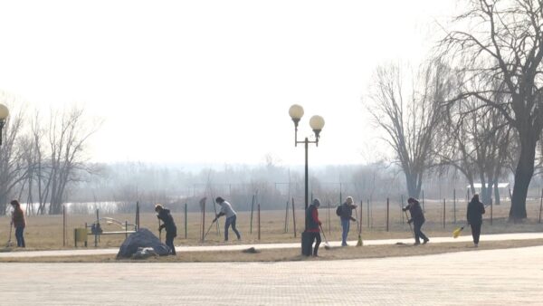 Вместе со службами ЖКХ мозыряне вышли благоустраивать город, наводить порядок и озеленять улицы и дворы