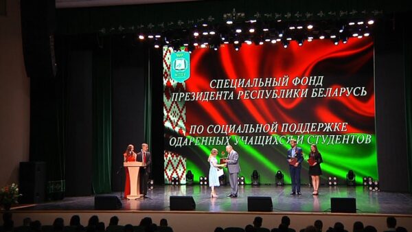 Впереди – самостоятельная жизнь и освоение непростой профессии. Состоялась торжественная церемония чествования лучших выпускников Мозырского педагогического университета