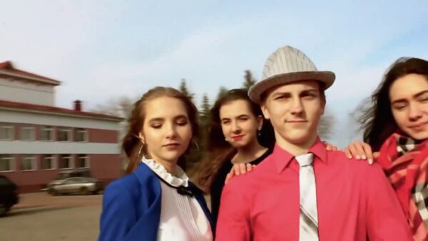 Юный рэпер Степан Гусак пробивает себе дорогу к славе. Правда, без помощи земляков ему не обойтись