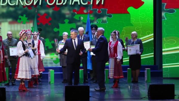 Жители Гомельщины продолжают получать поздравления по случаю 85-летия области. Дошла очередь до мозырян