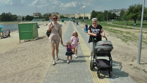 На городском пляже в Калинковичах появилась детская купальня