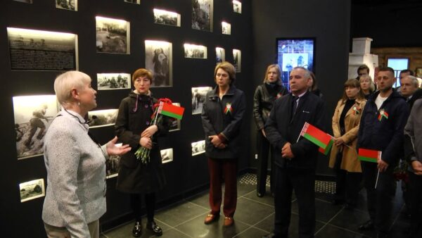 Представители Слуцкого центра стандартизации, метрологии и сертификации приехали к калинковичским коллегам. Вместе оправились по священным местам Калинковичского района.