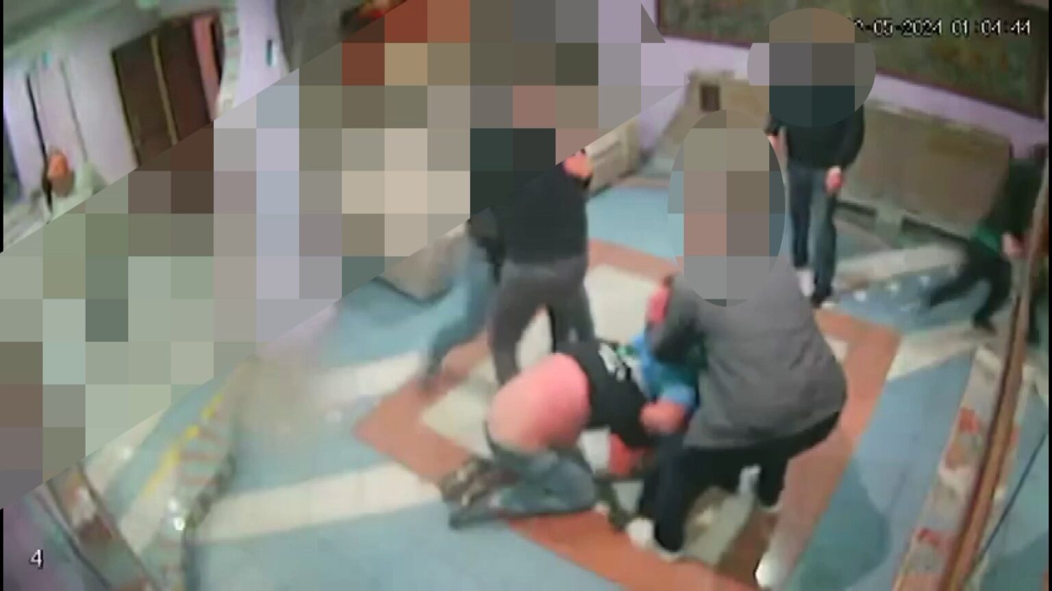 В одном из увеселительных заведений Мозыря произошла драка. В бой вступили посетитель и директор бара