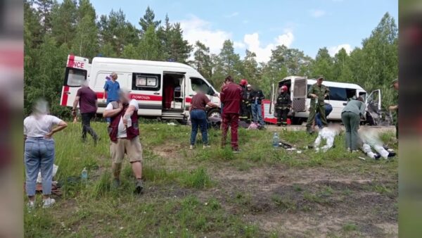Серьезная авария с участием маршрутного такси произошла вчера на трасе Бобруйск -Мозырь. Есть пострадавшие