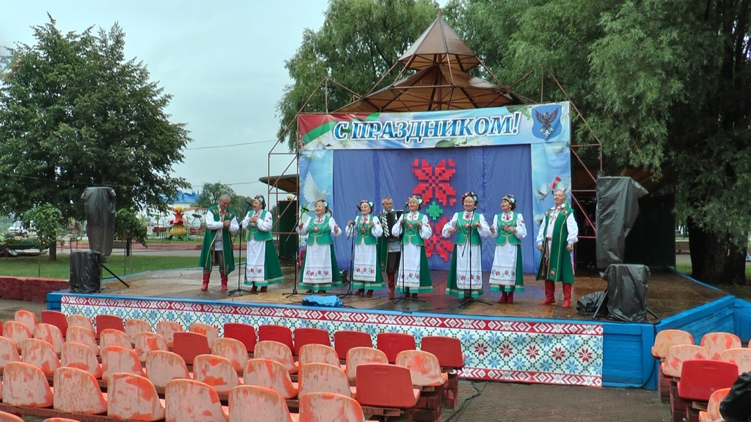 Гуляния в парке с патриотическим акцентом