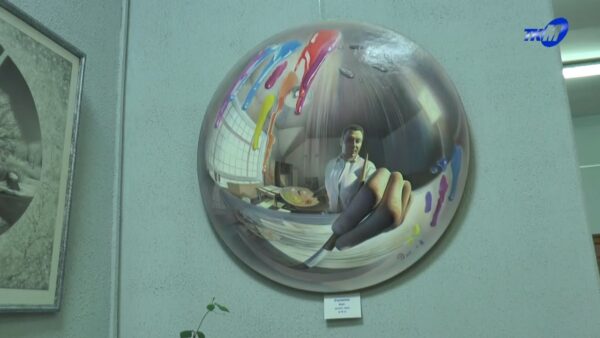 «Мой зеркальный мир». Персональная выставка Дмитрия Васильева