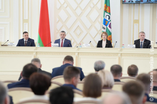 На совместном заседании облисполкома и областного Совета депутатов обсудили социально-экономическое развитие Гомельщины в 2025-м и проект бюджета