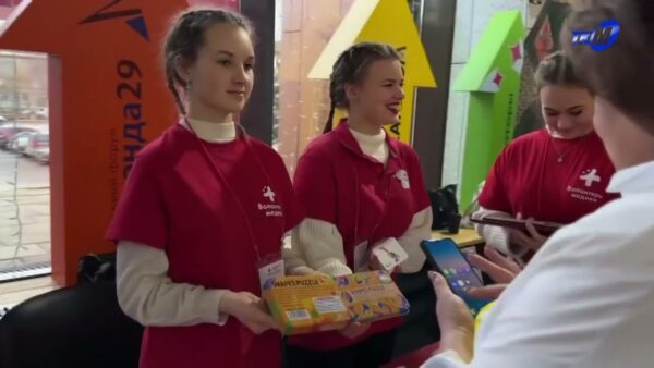 Директор пятой школы, школы Мира, Елена Неред стала участником регионального форума «серебряных» волонтеров в Архангельске
