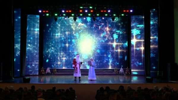 В рамках акции «Наши дети» на утренник в Городской дворец культуры пригласили деток-инвалидов