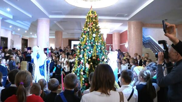 Архиерейская елка собрала более 500 ребят из белорусского Полесья