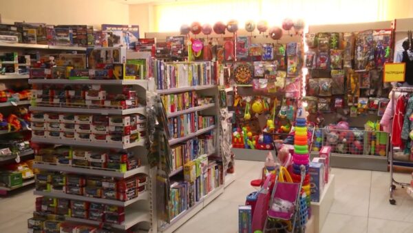 За подарками к праздникам – в универмаг «Полесье»! 21 и 22 февраля – время выгодного шоппинга! Скидки от 10 до 40%!