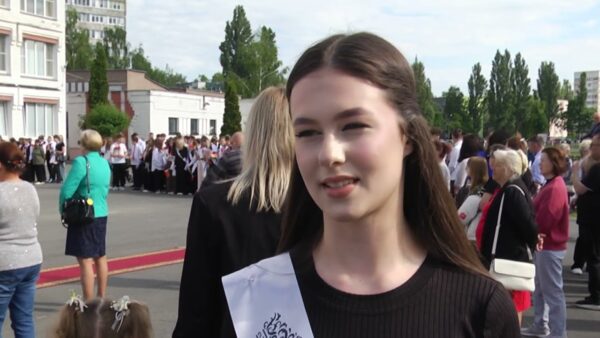 Последний звонок прозвенел для выпускников школ Мозырского района