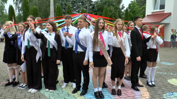 Торжественная линейка прошла в Мозырском областном лицее