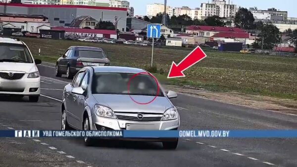 На камеру в Мозыре попал водитель, нарушивший несколько пунктов ПДД одновременно. Его нашли