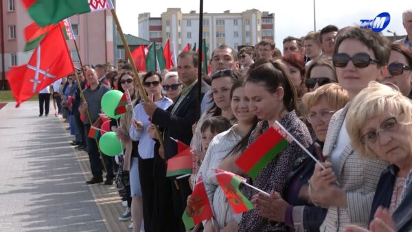 Подарок ко Дню Независимости – новый стадион открыли в Ельске