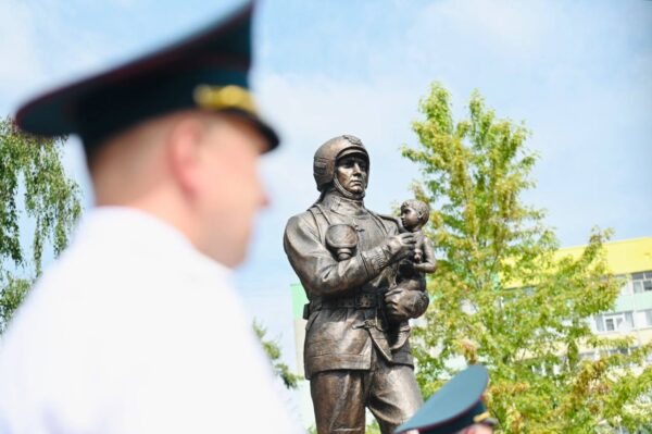 Вадим Синявский торжественно открыл «Сквер спасателей» в Гомеле