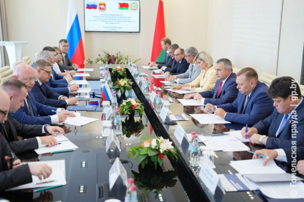 Общих проектов немало, а будет только больше: председатель облисполкома Иван Крупко встретился с губернатором Челябинской области Алексеем Текслером