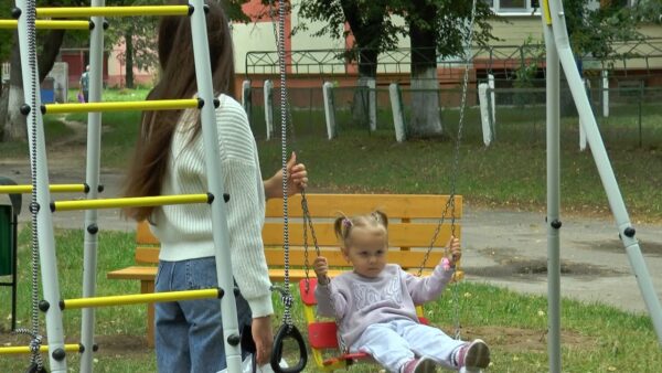 Подарок любимому Мозырю. Игровой комплекс на улице Притыцкого появился при поддержке молодого предпринимателя Архипа Жадько