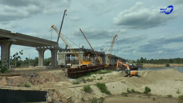 Реконструкцию моста проинспектировал Анатолий Сивак во время визита в Мозырь