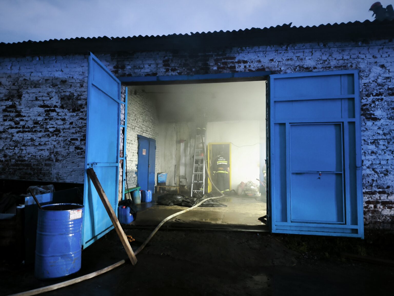 В Мозырском районе горело здание склада