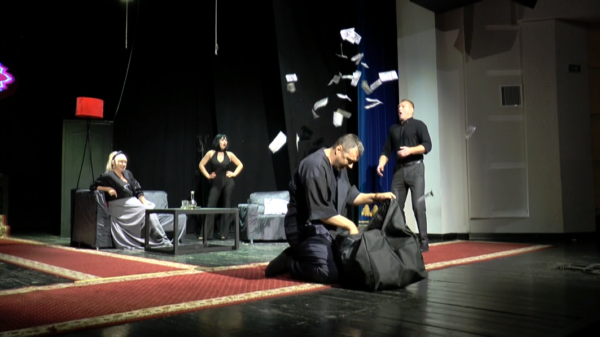 Экспрессия в каждой сцене, эпатаж и современное музыкальное оформление. Мозырский драматический театр приглашает на премьеру