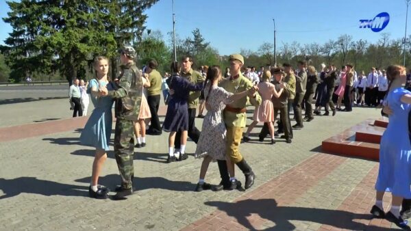 Правнуки поколения победителей станцевали «Майский вальс»