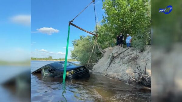В Наровлянском районе произошло ДТП – машина упала в реку