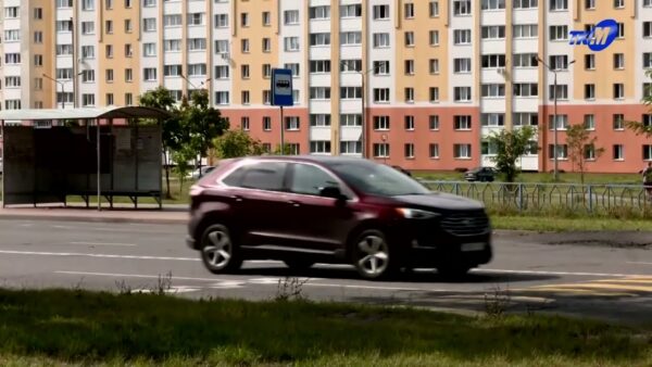 «Внимание, дети!». С сегодняшнего дня водители обязаны ездить днем с включенным ближним светом фар