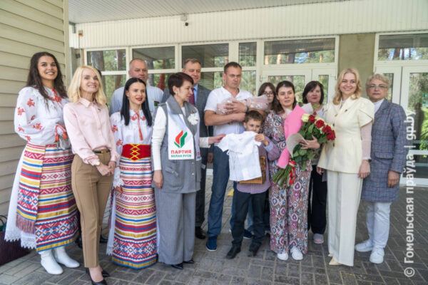 На Гомельщине стартовал республиканский проект Белорусской партии «Белая Русь» «Трэці – бацькаў»