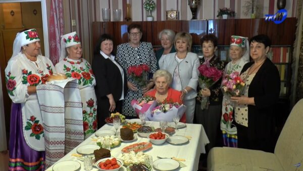 Красивый юбилей красивой женщины. 90 лет отмечает ветеран педагогического труда Надежда Ильинична Поташко