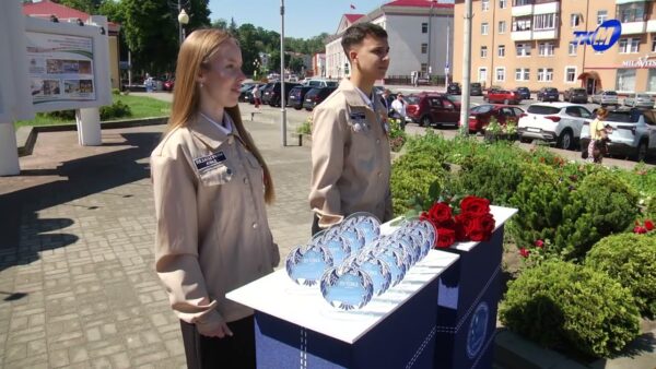 Трудовое лето-2026 официально стартовало. Сегодня путевки в третий трудовой семестр получили студотряды района
