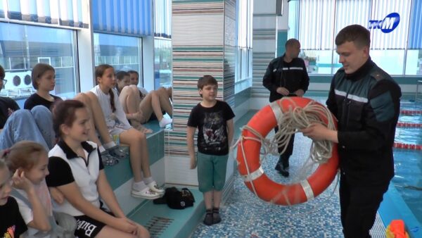 «Водный дозор» от сотрудников Мозырского ГРОЧС и ОСВОДа в городском бассейне