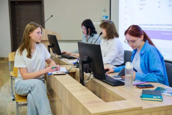 На заметку мозырский абитуриентам: с 6 июля работает электронная очередь для подачи документов в вузы