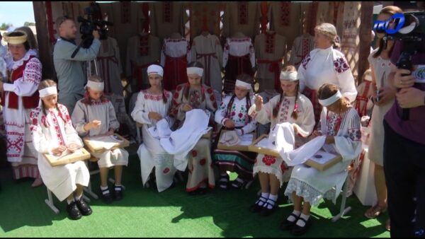 Народное творчество, традиции, культура. «Зов Полесья» собрал гостей в Лясковичах