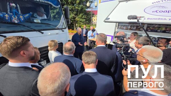 Александр Лукашенко сегодня работает в Минской области. В совещании принимает участие губернатор Гомельщины Иван Крупко