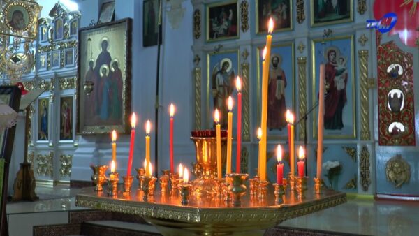 Православные верующие празднуют Успение Пресвятой Богородицы