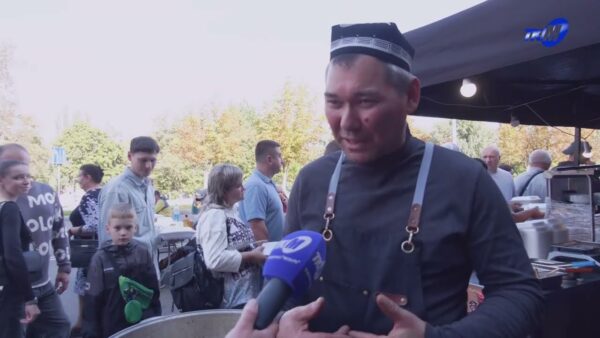 Богатый стол именинника. День рождения Мозыря получился весьма аппетитным