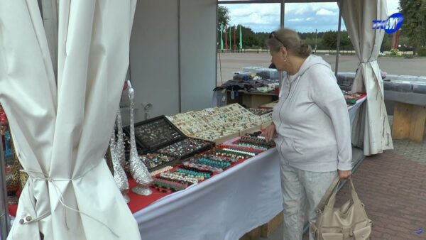 «Осенний кирмаш» развернул свои шатры на площади Ленина и приглашает мозырян!