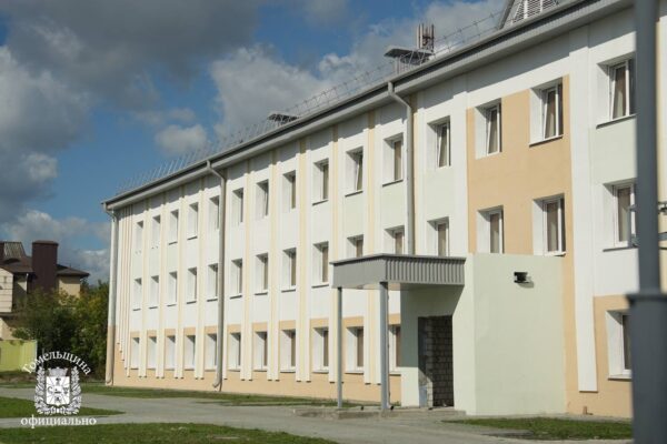 В Ельске проводится реконструкция школы-интерната под социальный пансионат для пожилых людей