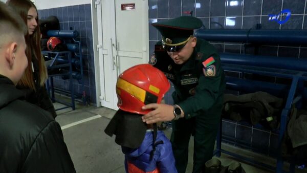 Днем – на службе, а вечером – в кругу большой семьи. Многодетный папа из Мозырского ГРОЧС Сергей Дашкевич