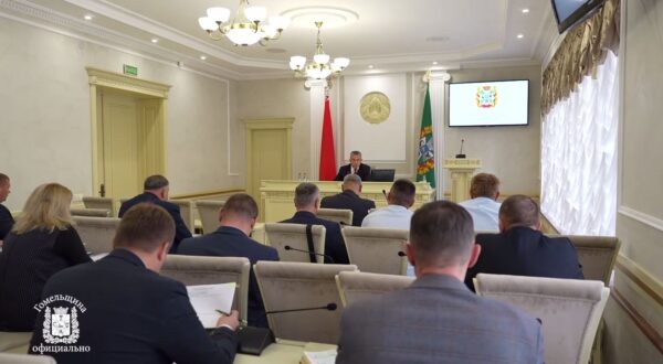 Совещание о ходе строительства двух крупных молочно-товарных комплексов в регионе провел губернатор Иван Крупко